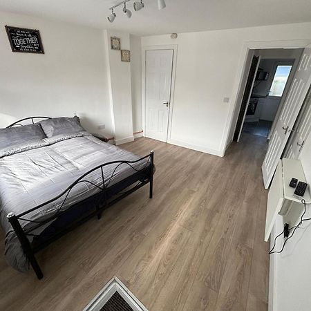 Modern & Cozy Gem - 10Min To City Center - Parking York Exterior photo