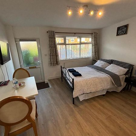 Modern & Cozy Gem - 10Min To City Center - Parking York Exterior photo
