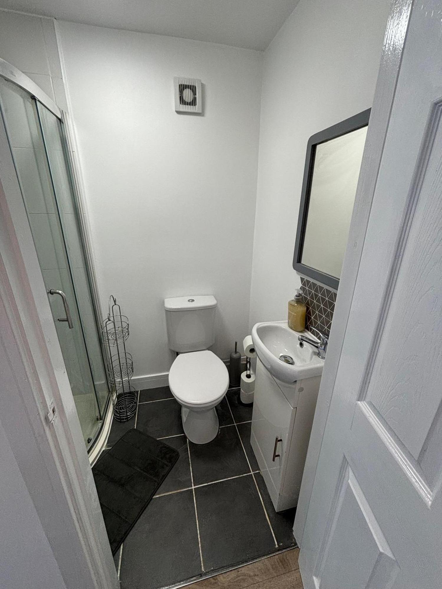 Modern & Cozy Gem - 10Min To City Center - Parking York Exterior photo