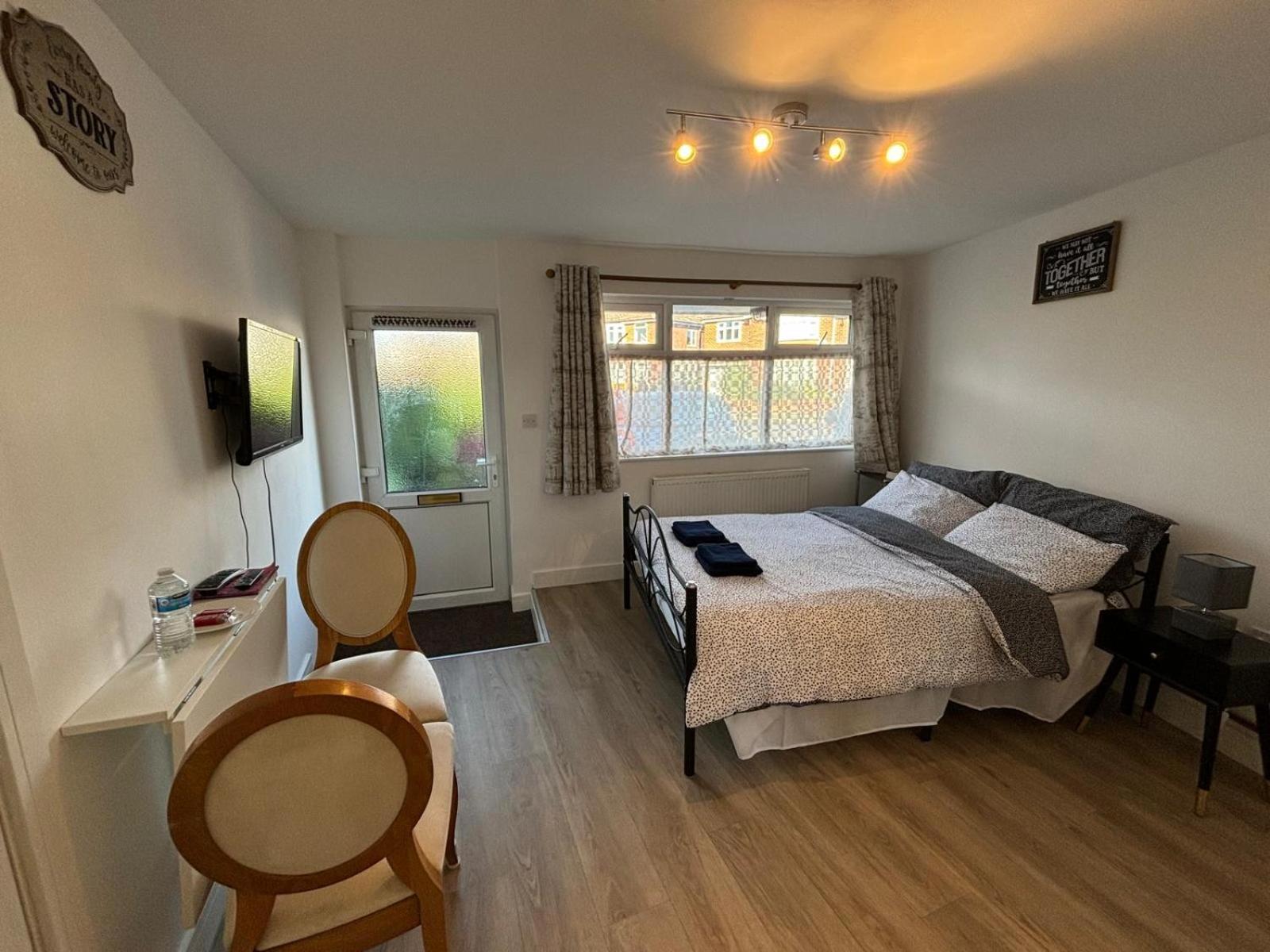 Modern & Cozy Gem - 10Min To City Center - Parking York Exterior photo