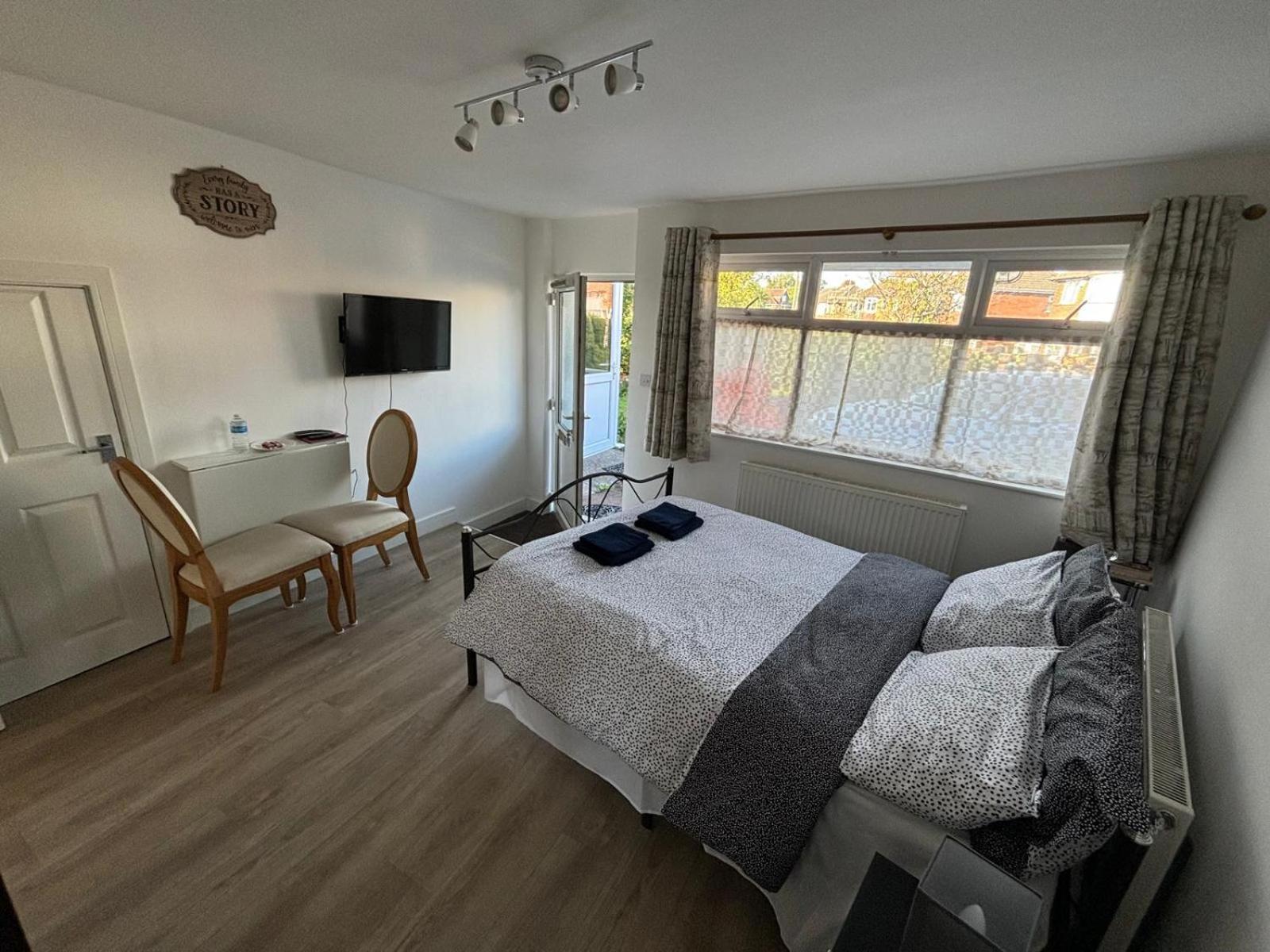 Modern & Cozy Gem - 10Min To City Center - Parking York Exterior photo